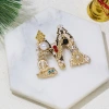 Letras broches luz lujo premium sentido moda versatil strass pintura aceite flores perlas broches mujer suéter abrigos accesorios Application Scenario